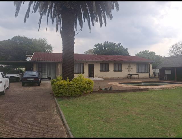 4 BEDROOM FREEHOLD FOR SALE IN BIRCH ACRES